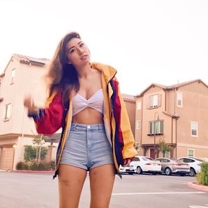 Meet your Posher, Yinnie